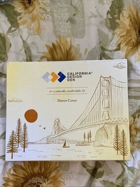 New in box California Design Den Duvet Cover - White color